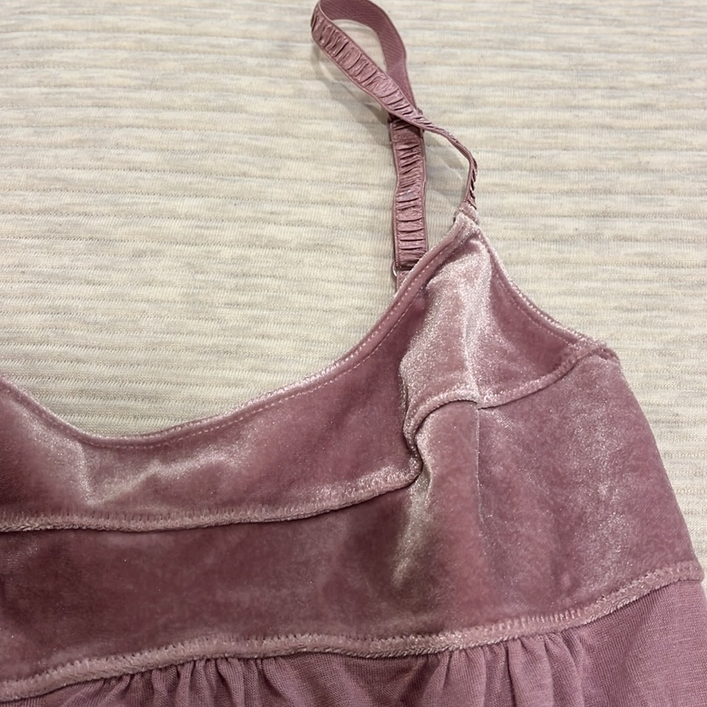 Victoria Secret - Picture 2 of 4